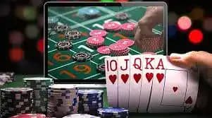 Pengguna menikmati live casino melalui perangkat mobile dengan interface modern dan responsif